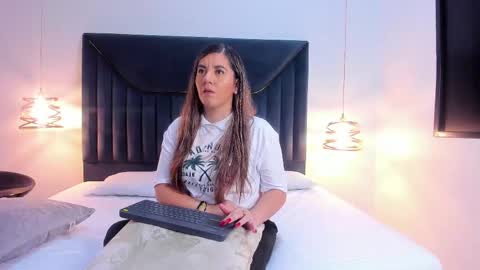 Aura Evans online show from 09/09/25, 08:08