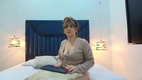 Aura Evans online show from 09/18/25, 12:18