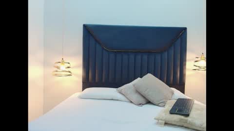 Aura Evans online show from 09/25/25, 11:58