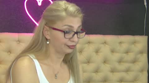 Snapshot of auramilff chatting on 05/10/26, 02:00 auramilff online show from 05/10/26, 02:00