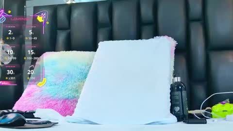 Snapshot of auraross chatting on 11/02/25, 07:05 Aura online show from 11/02/25, 07:05