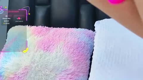 Snapshot of auraross chatting on 11/22/25, 07:13 Aura online show from 11/22/25, 07:13