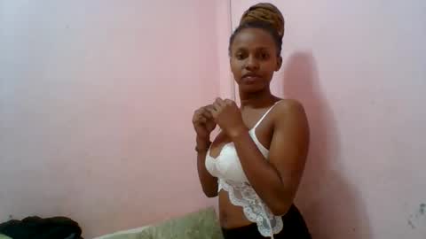 Snapshot of aurelia107 chatting on 06/08/26, 04:29 aurelia107 online show from 06/08/26, 04:29
