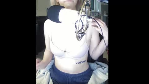 Snapshot of aurelia1301 chatting on 02/10/25, 07:26 Aurelia online show from 02/10/25, 07:26