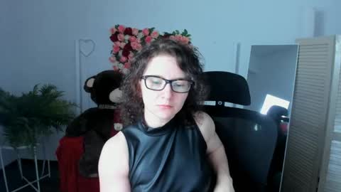 Snapshot of aureliagleam chatting on 05/31/26, 01:25 Aurelia online show from 05/31/26, 01:25