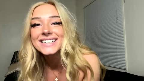 Snapshot of auriamist chatting on 05/15/26, 05:25 auriamist online show from 05/15/26, 05:25