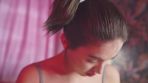 Snapshot of auromora chatting on 12/19/24, 07:51 Nayeon online show from 12/19/24, 07:51