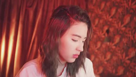 Snapshot of auromora chatting on 12/20/24, 03:10 Nayeon online show from 12/20/24, 03:10