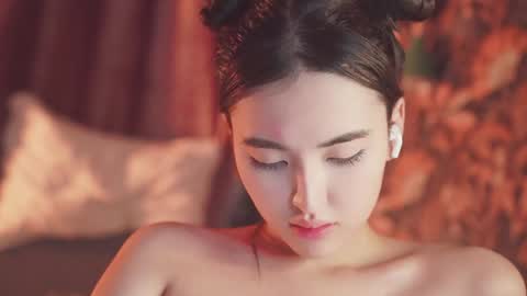 Snapshot of auromora chatting on 12/20/24, 06:13 Nayeon online show from 12/20/24, 06:13