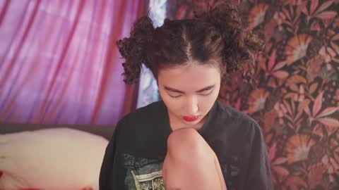 Snapshot of auromora chatting on 12/22/24, 08:38 Nayeon online show from 12/22/24, 08:38