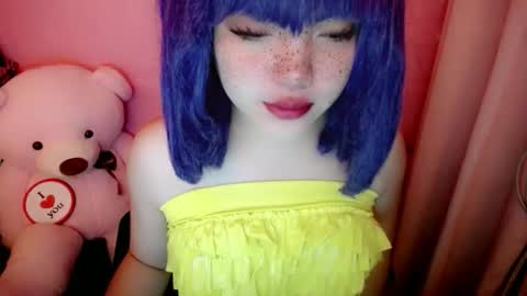 cute online show from 05/15/26, 10:06