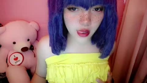cute online show from 05/18/26, 04:07