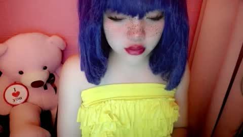 cute online show from 06/04/26, 11:33