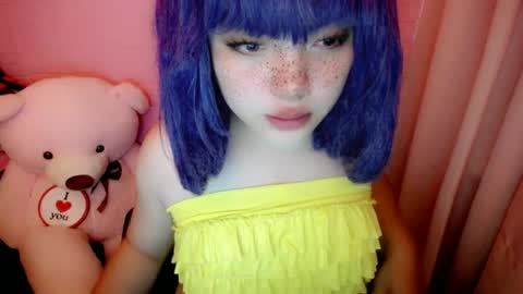 cute online show from 06/18/26, 06:57