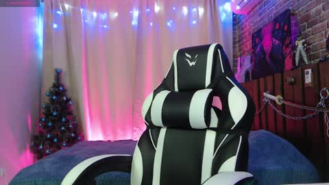 AURORA NATSUKI online show from 12/12/24, 11:07