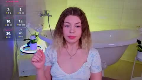 Snapshot of aurora_paradise_ chatting on 06/17/26, 11:12 Aurora online show from 06/17/26, 11:12