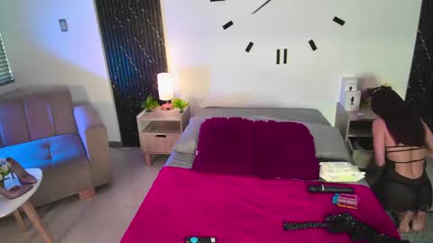 Snapshot of aurora_petitee chatting on 05/23/26, 12:42 Aurora online show from 05/23/26, 12:42
