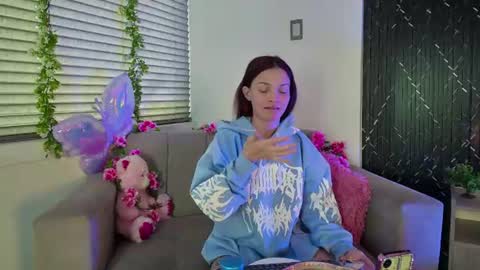 Snapshot of aurora_petitee chatting on 06/10/26, 01:43 Aurora online show from 06/10/26, 01:43