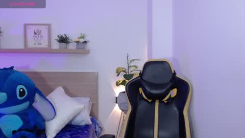 aurora_rodriguez online show from 12/11/24, 12:02