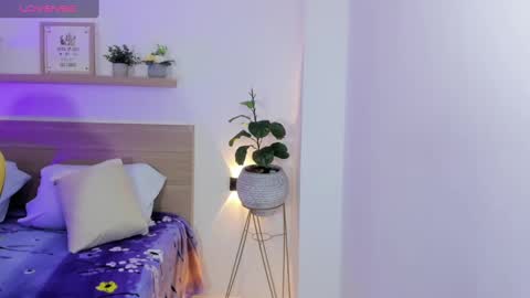 aurora_rodriguez online show from 12/20/24, 01:43