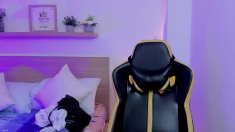 aurora_rodriguez online show from 01/04/25, 12:16