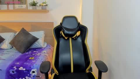 aurora_rodriguez online show from 02/10/25, 12:18