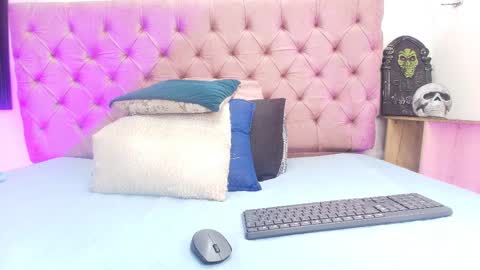 auroraa_miller online show from 10/09/25, 11:52