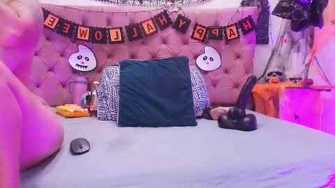 Snapshot of auroraa_miller chatting on 10/26/25, 12:00 auroraa_miller online show from 10/26/25, 12:00