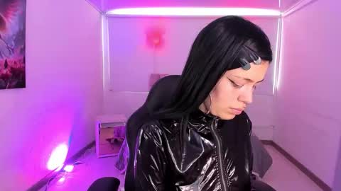 Snapshot of auroradiaz_ chatting on 11/04/25, 07:35 Aurora Diaz online show from 11/04/25, 07:35