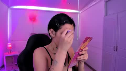 Snapshot of auroradiaz_ chatting on 11/13/25, 07:35 Aurora Diaz online show from 11/13/25, 07:35