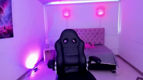 Snapshot of auroradiaz_ chatting on 11/15/25, 08:05 Aurora Diaz online show from 11/15/25, 08:05