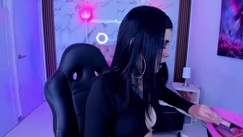 Snapshot of auroradiaz_ chatting on 11/19/25, 08:09 Aurora Diaz online show from 11/19/25, 08:09