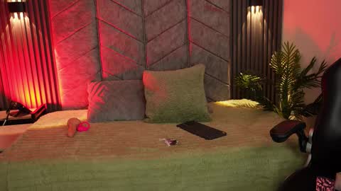 Snapshot of auroralanee chatting on 10/01/25, 07:42 aurora online show from 10/01/25, 07:42