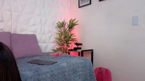 Snapshot of auroralanee chatting on 10/29/25, 07:37 aurora online show from 10/29/25, 07:37