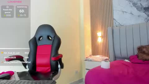 auroramartin2 online show from 11/23/25, 12:54