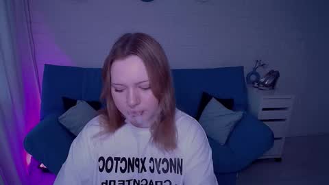 Snapshot of auroramour chatting on 10/10/25, 01:10 Aurora online show from 10/10/25, 01:10