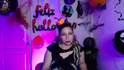 Aurora Rojas online show from 10/21/25, 02:34