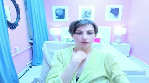 Snapshot of aurorascript chatting on 12/01/25, 04:01 Aurora online show from 12/01/25, 04:01