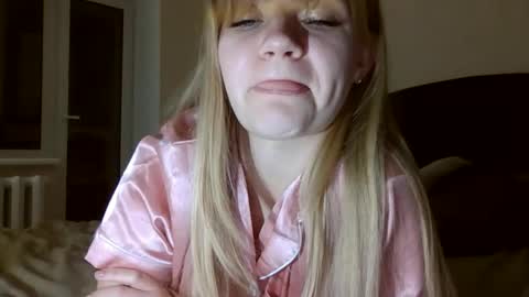 AuroraXRoses online show from 10/29/25, 07:15