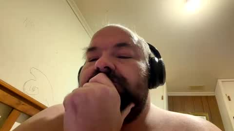 Snapshot of aussie_big_fella chatting on 07/19/26, 01:26 Aaron Matthews online show from 07/19/26, 01:26