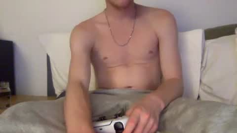 Snapshot of aussieblondetwink chatting on 12/30/24, 12:42 aussieblondetwink online show from 12/30/24, 12:42