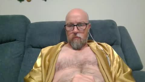 Snapshot of aussieguy73 chatting on 12/21/25, 12:12 aussieguy73 online show from 12/21/25, 12:12