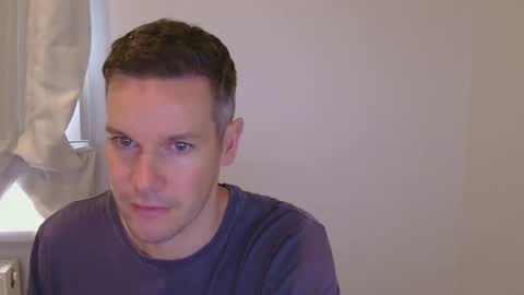 Snapshot of aussiesurfer0000 chatting on 02/18/25, 01:43 aussiesurfer0000 online show from 02/18/25, 01:43