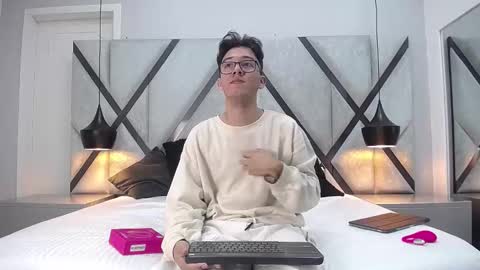 austinreeds online show from 09/23/25, 02:42