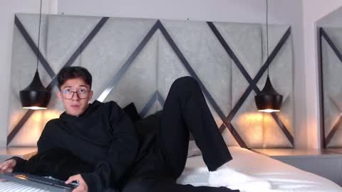 austinreeds online show from 10/04/25, 12:03