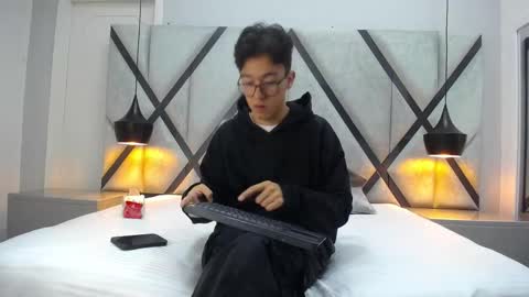 austinreeds online show from 10/09/25, 12:03