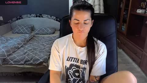 Snapshot of ava__doll chatting on 01/20/25, 10:51 Ava online show from 01/20/25, 10:51