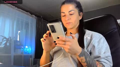 Snapshot of ava__doll chatting on 01/28/25, 12:43 Ava online show from 01/28/25, 12:43