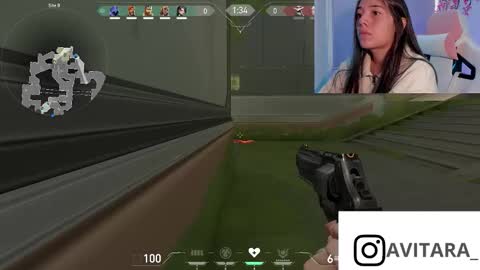 Snapshot of ava_broown chatting on 12/17/25, 08:15 online show from 12/17/25, 08:15