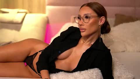 Ava online show from 11/17/25, 10:37